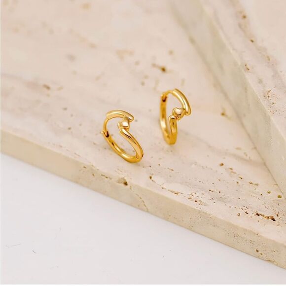 Gold 14k Gold Plated Heart Hoop Earrings - Picture 1 of 2